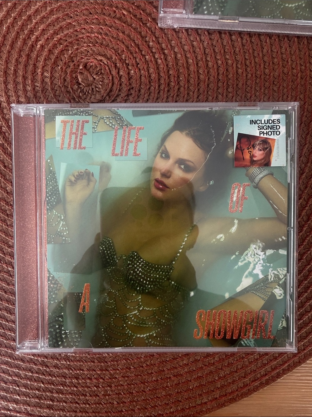 *NEW* Taylor Swift CD 'The Life of a Showgirl' SIGNED CD (Photo 1)